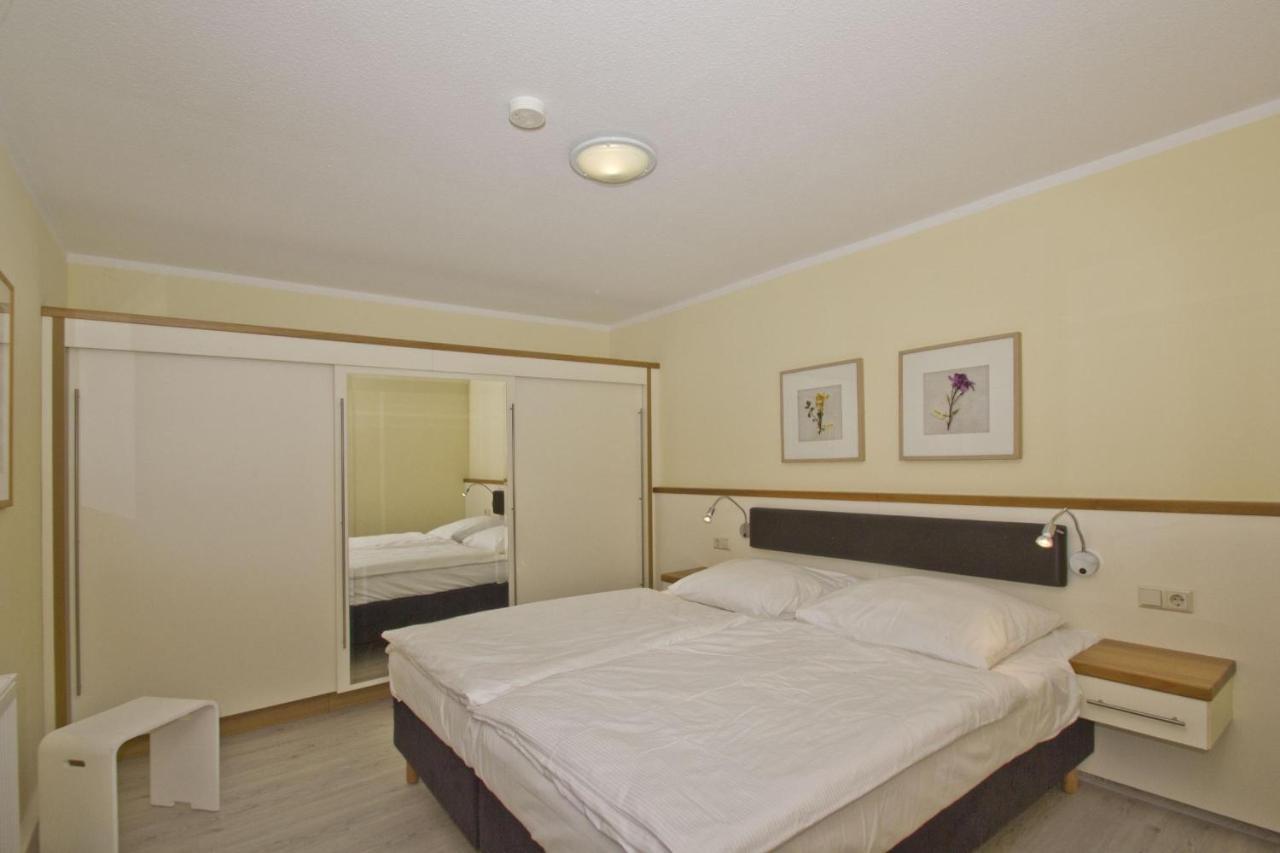 Fewo Mit Terrasse, Gratis Nutzung Vom Ahoi Erlebnisbad Und Sauna In Sellin - Haus Blick Zur See Fewo 13 Goehren  Esterno foto