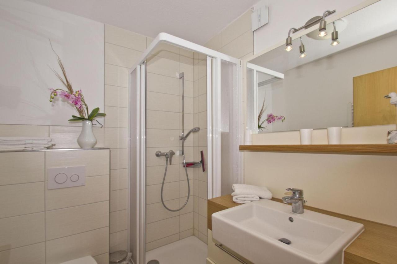 Fewo Mit Terrasse, Gratis Nutzung Vom Ahoi Erlebnisbad Und Sauna In Sellin - Haus Blick Zur See Fewo 13 Goehren  Esterno foto